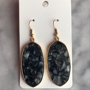 Black & Charcoal Pearl Kendra Look A-like Earrings